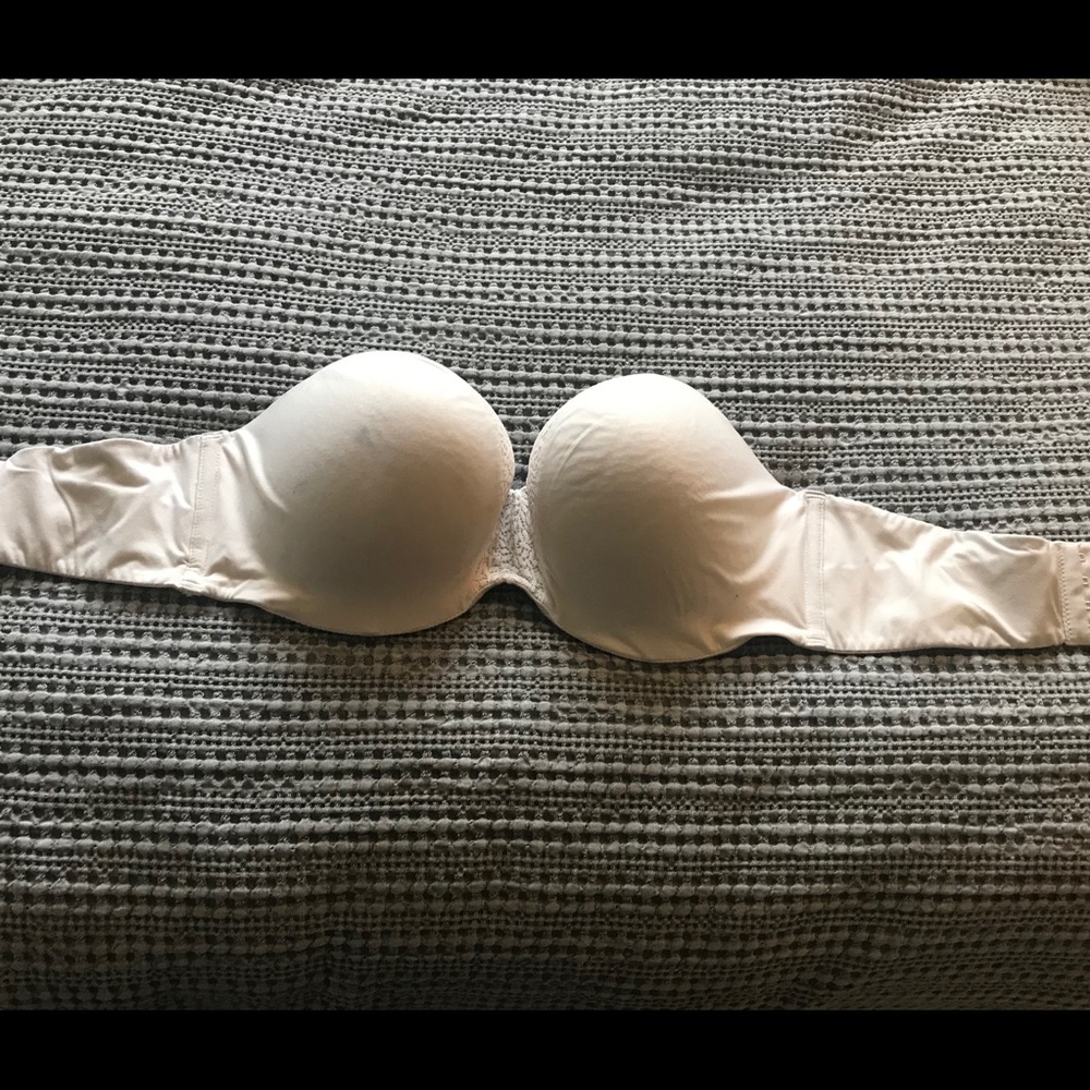 Body by Victoria’s secret strapless bra 36DD